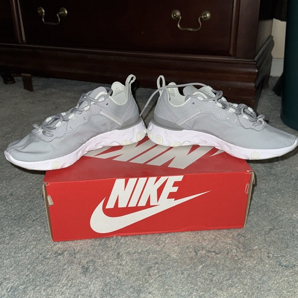 Women’s Nike Element React 55 - Picture 4 of 5